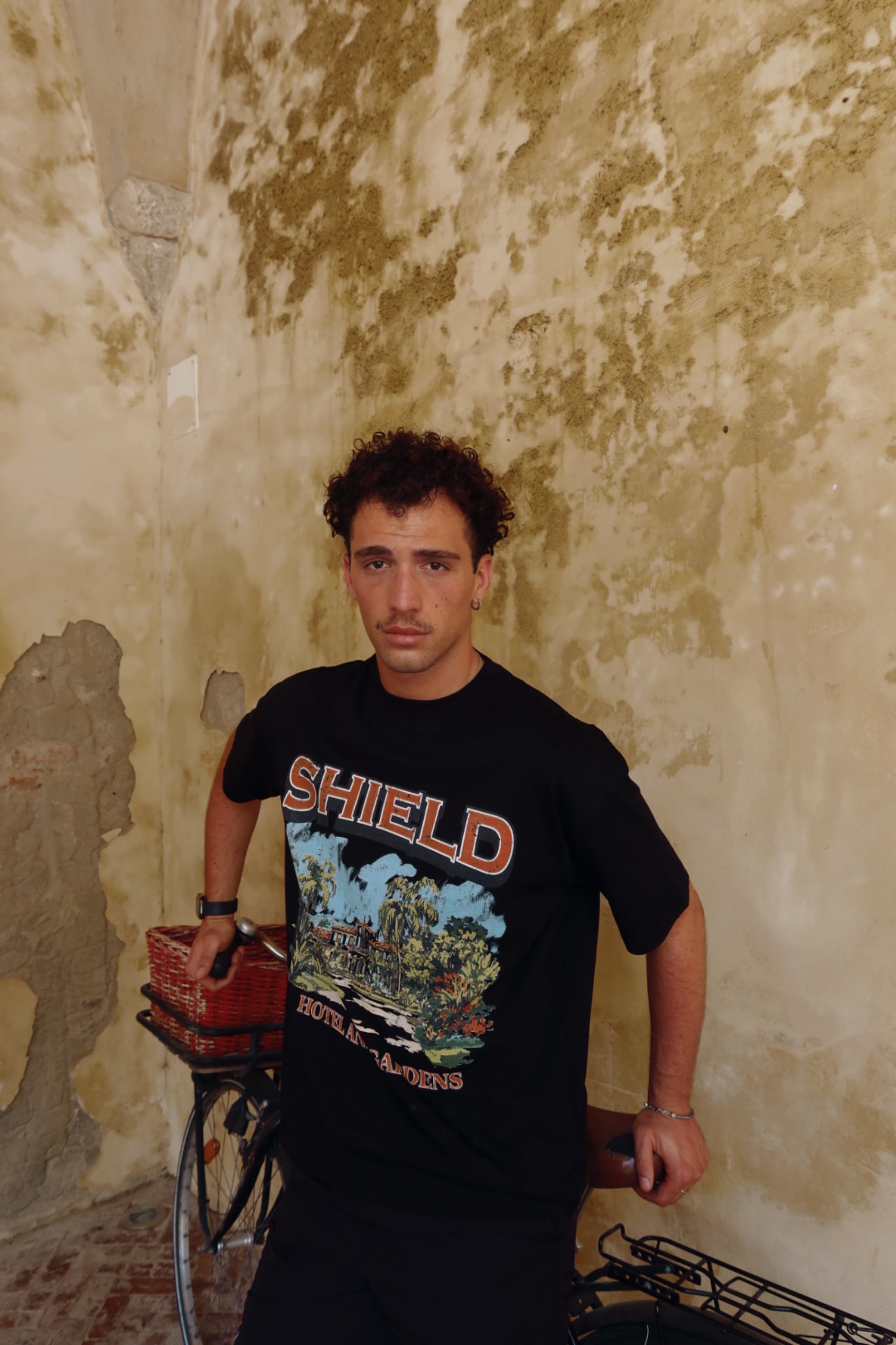 HOTEL & GARDEN TEE 